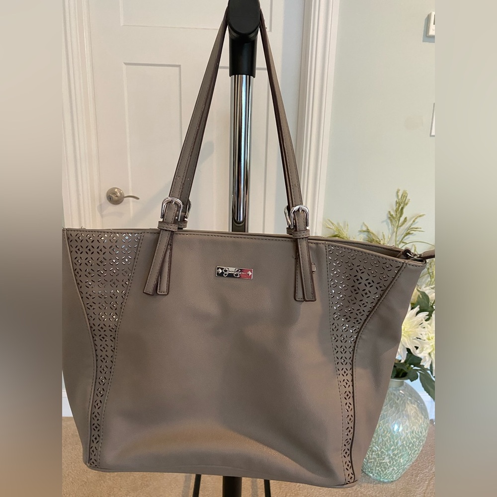 Jessica Simpson Purse. Grey with Really cute design